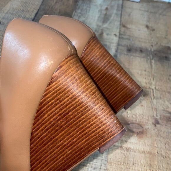 Tory burch sally
Leather Wedge Pump - Picture 8 of 15